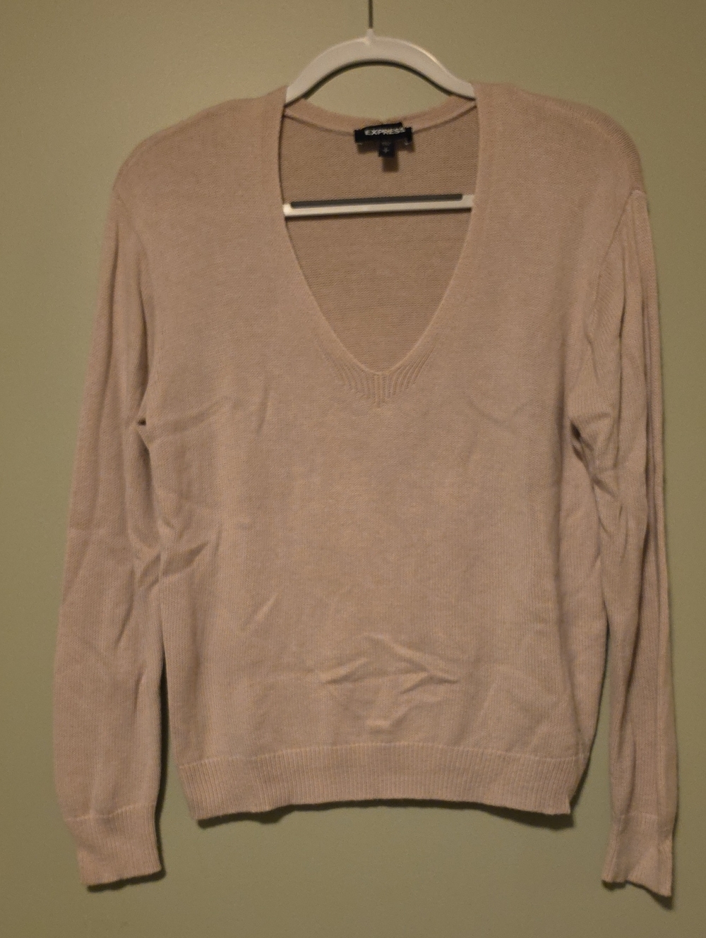 Express Womenβs V-Neck Sweater in Light Pink